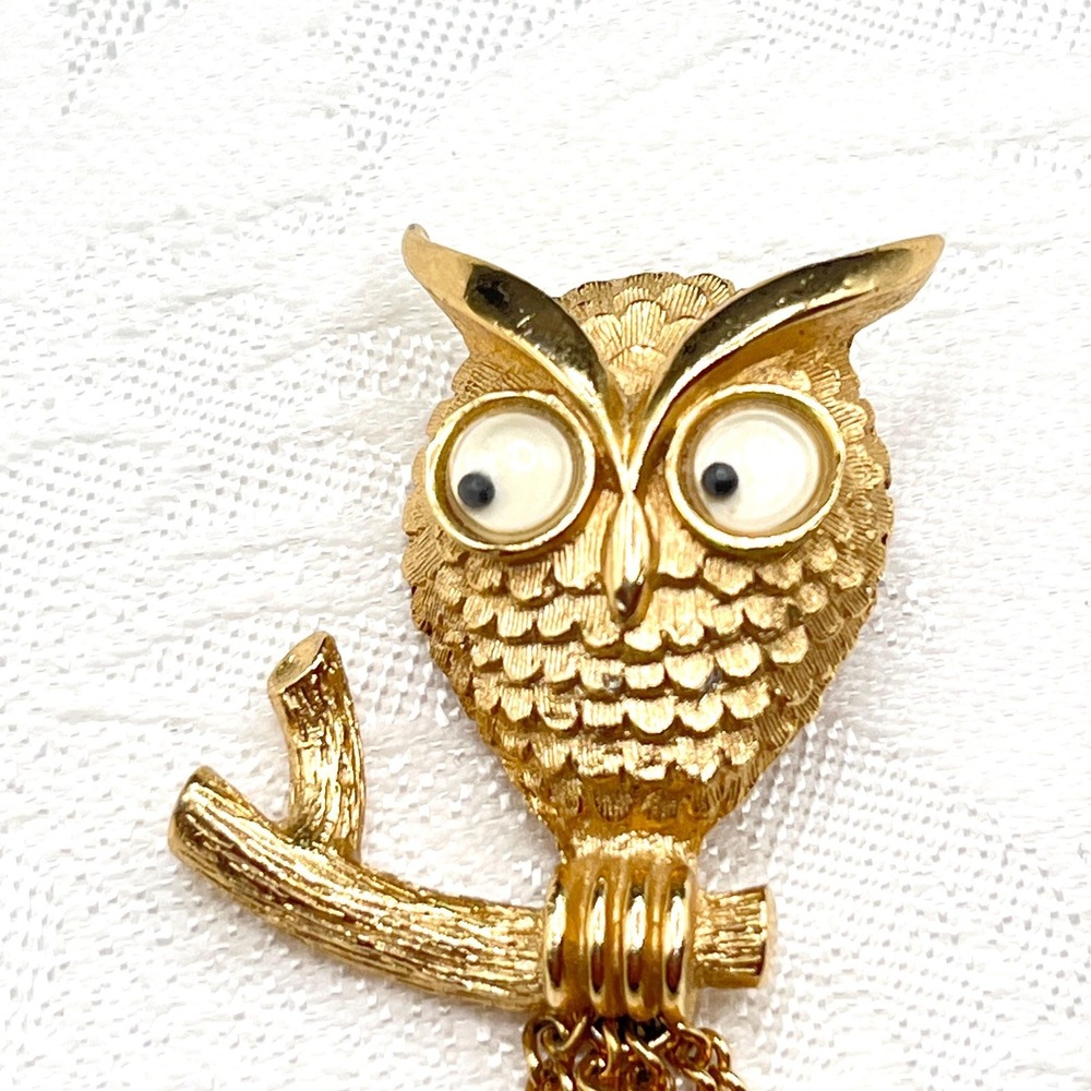 Vintage‎ Avon 1975 Gold Tone "Wise Guy" Googly Eye Owl Brooch Pin